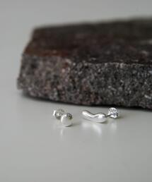 SMELLY | SMELLY so’　asymmetry grain pierce(ピアス（両耳用）)