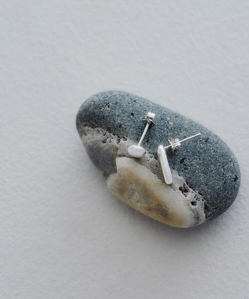 SMELLY（スメリー）の「SMELLY so’　asymmetry grain pierce（ピアス（両耳用）・レディース・シルバー・-）」の3枚目の写真