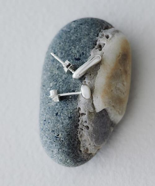 SMELLY（スメリー）の「SMELLY so’　asymmetry grain pierce（ピアス（両耳用）・レディース・シルバー・-）」の4枚目の写真