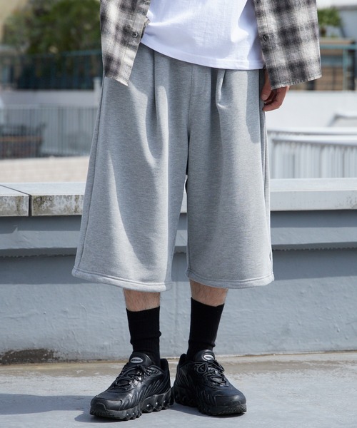 タック入りスウェットショーツ ルーズ ハーフパンツ ショートパンツ