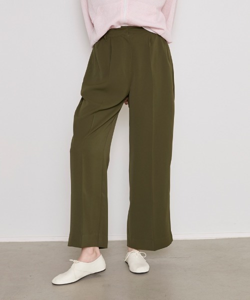 COMMON+HAUS(コモンハウス)の「タックワイドレッグパンツ(スラックス・レディース・ブラウン/オリーブ/ブラック・S/M/L)」の1枚目の写真