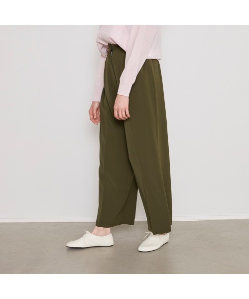 COMMON+HAUS(コモンハウス)の「タックワイドレッグパンツ(スラックス・レディース・ブラウン/オリーブ/ブラック・S/M/L)」の13枚目の写真