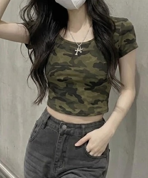 SHEPP(シープ)の「迷彩柄 クロップド丈 タイトTシャツ(Tシャツ/カットソー・レディース・カーキ・S/M)」の6枚目の写真