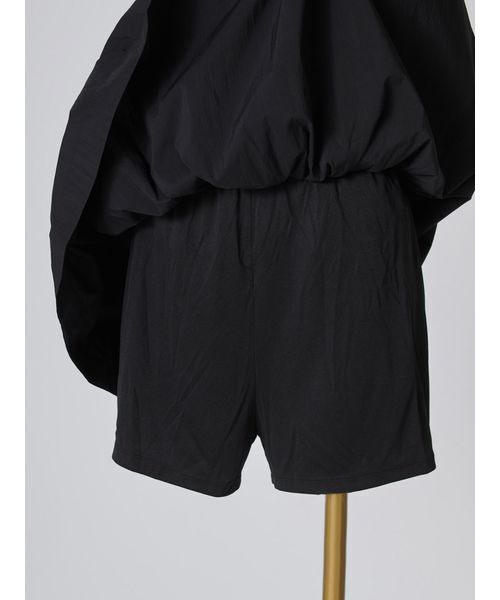 SNIDEL(スナイデル)の「Sustainableタフタミニスカショ(その他パンツ・レディース・ホワイト/ブラック・1/0)」の5枚目の写真