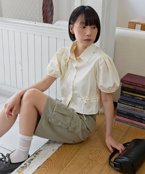 UNE MANSION（ユヌマンション）の「ラブリーパフスリーブスリットリボンクロップドショート丈ブラウス（シャツ/ブラウス・レディース・クリーム/アイボリー/ブラック・FREE）」の8枚目の写真