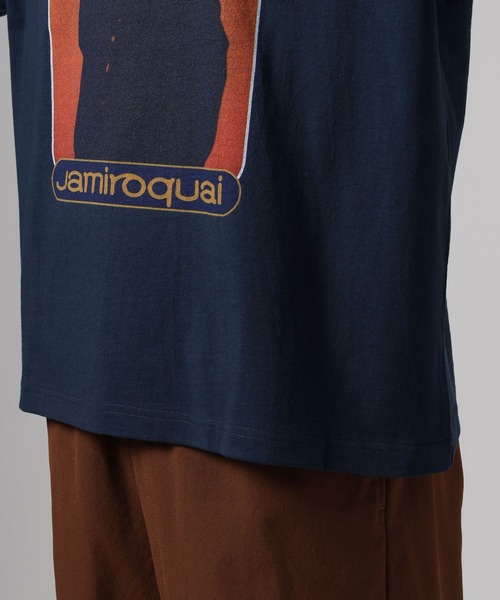 BAYFLOW(ベイフロー)の「【Jamiroquai(ジャミロクワイ)】プリントTシャツ(Tシャツ/カットソー・メンズ・ホワイト/ネイビー・MEDIUM/LARGE)」の22枚目の写真