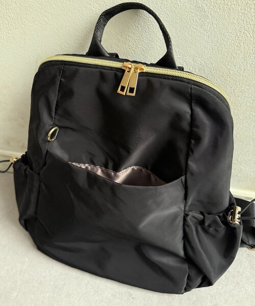 Chez toi(シェトワ)の「【大容量】【9ポケット付き】【撥水加工】ナイロンA4リュック(バックパック/リュック・レディース・ベージュ/ブラック・FREE)」の9枚目の写真