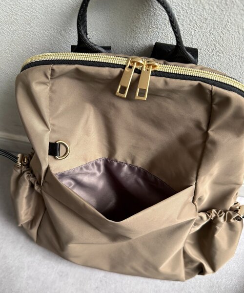 Chez toi(シェトワ)の「【大容量】【9ポケット付き】【撥水加工】ナイロンA4リュック(バックパック/リュック・レディース・ベージュ/ブラック・FREE)」の17枚目の写真