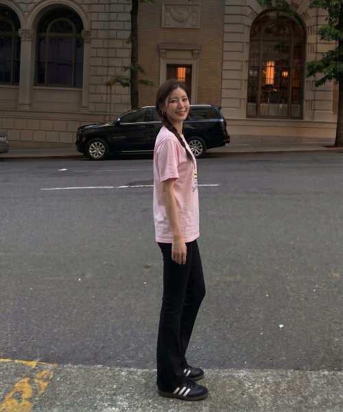 VLETI（ブレッティ）の「Cotton Oversized Lettering&Cake Print Tee (pink)（Tシャツ/カットソー・レディース・ピンク・FREE）」の2枚目の写真