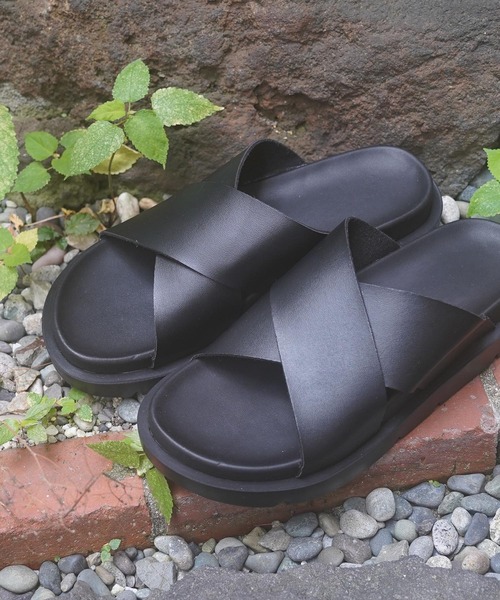 1111clothing(ワンフォークロージング)の「クロスストラップ 厚底サンダル/ Cross Strap Platform Sandals(サンダル・メンズ・ブラック・26cm/26.5cm/27cm/27.5cm/28cm)」の2枚目の写真