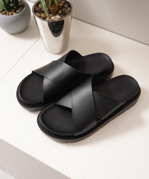 1111clothing(ワンフォークロージング)の「クロスストラップ 厚底サンダル/ Cross Strap Platform Sandals(サンダル・メンズ・ブラック・26cm/26.5cm/27cm/27.5cm/28cm)」の4枚目の写真
