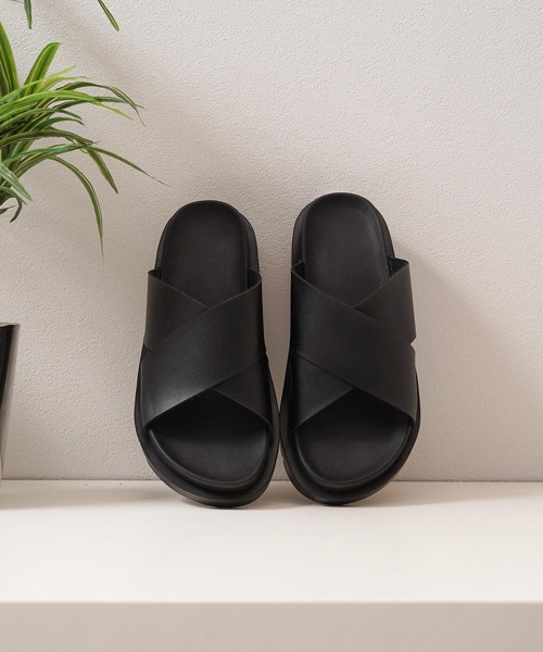 1111clothing(ワンフォークロージング)の「クロスストラップ 厚底サンダル/ Cross Strap Platform Sandals(サンダル・メンズ・ブラック・26cm/26.5cm/27cm/27.5cm/28cm)」の3枚目の写真