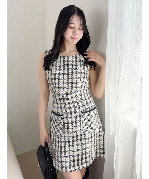 dazzlin(ダズリン)の「ノースリコンパクトミニワンピース(ワンピース・レディース・アイボリー/ブラック/グリーン・MEDIUM/SMALL)」の1枚目の写真