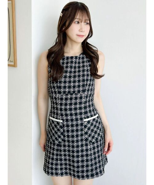 dazzlin(ダズリン)の「ノースリコンパクトミニワンピース(ワンピース・レディース・アイボリー/ブラック/グリーン・MEDIUM/SMALL)」の2枚目の写真