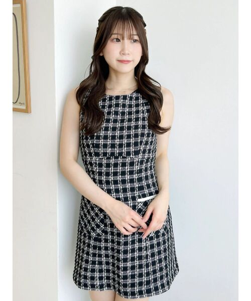 dazzlin(ダズリン)の「ノースリコンパクトミニワンピース(ワンピース・レディース・アイボリー/ブラック/グリーン・MEDIUM/SMALL)」の4枚目の写真