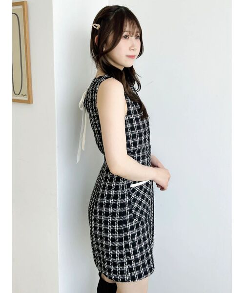 dazzlin(ダズリン)の「ノースリコンパクトミニワンピース(ワンピース・レディース・アイボリー/ブラック/グリーン・MEDIUM/SMALL)」の5枚目の写真
