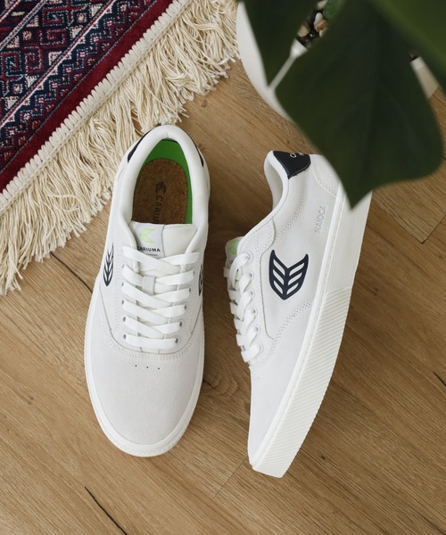 CARIUMA(カリウマ)の「NAIOCA Suede Logo Sneaker ナイオカ スウェード ロゴ スニーカー(スニーカー・メンズ・ホワイト系その他/イエロー系その他/ブラック系その他・US-9h/US-9/US-8h/US-8/US9/US8/US7/US7.5)」の2枚目の写真