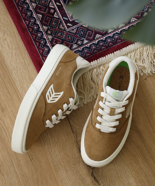 CARIUMA(カリウマ)の「NAIOCA Suede Logo Sneaker ナイオカ スウェード ロゴ スニーカー(スニーカー・メンズ・ホワイト系その他/イエロー系その他/ブラック系その他・US-9h/US-9/US-8h/US-8/US9/US8/US7/US7.5)」の3枚目の写真