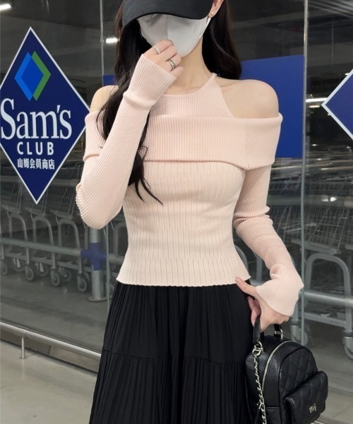AMAJI(アマジ)の「フェイクレイヤード オフショルダー 長袖Tシャツ(Tシャツ/カットソー・レディース・ライトブルー/ベージュ/ホワイト/ライトピンク/ブラック・SMALL/MEDIUM/LARGE)」の7枚目の写真
