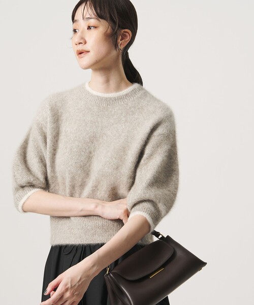 UNITED ARROWS(ユナイテッドアローズ)の「フォックスカシミヤ パフスリーブ スパンコール ニット(ニット/セーター・レディース・グレー/その他2・FREE)」の2枚目の写真
