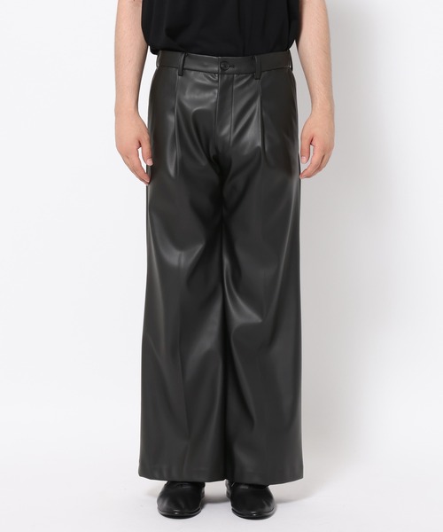 HARE(ハレ)の「【合成皮革】レザーワイドフレアパンツ(HARE)(スラックス・メンズ・ブラック/グレー/レッド・SMALL/MEDIUM/LARGE)」の4枚目の写真