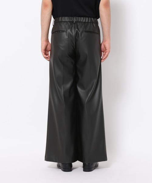 HARE(ハレ)の「【合成皮革】レザーワイドフレアパンツ(HARE)(スラックス・メンズ・ブラック/グレー/レッド・SMALL/MEDIUM/LARGE)」の6枚目の写真