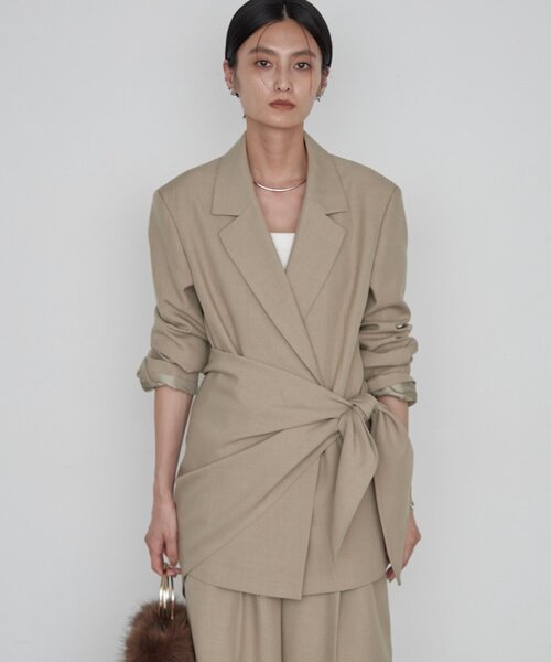LOUNGEDRESS(ラウンジドレス)の「《セットアップ可》スカーフ付き3WAYテーラードジャケット 秋服(テーラードジャケット・レディース・ベージュ・FREE)」の5枚目の写真