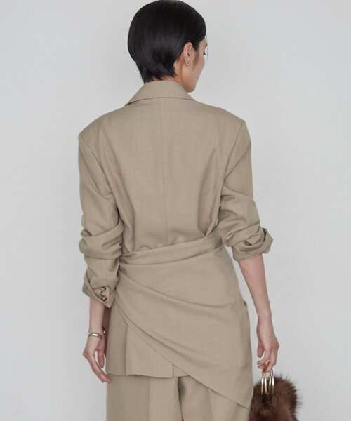 LOUNGEDRESS(ラウンジドレス)の「《セットアップ可》スカーフ付き3WAYテーラードジャケット 秋服(テーラードジャケット・レディース・ベージュ・FREE)」の7枚目の写真