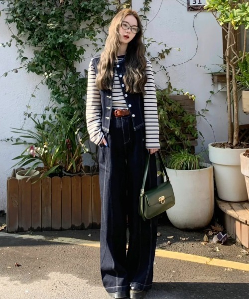 Teem Store（チームストア）の「ノーカラーデニムベスト×ルーズワイドパンツ セットアップ（セットアップ・レディース・ブルー・M）」の17枚目の写真