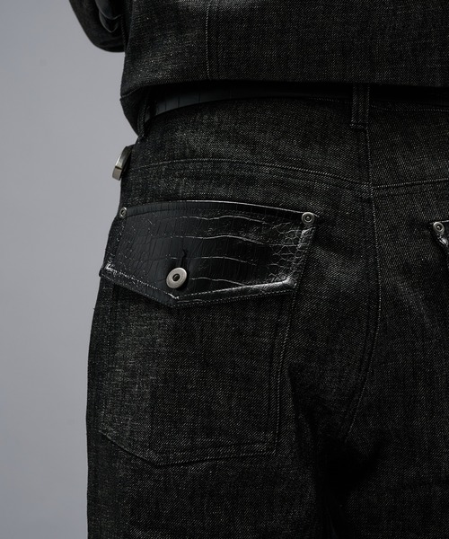 ANDER HUNK（アンダーハンク）の「Crocodile Switch Slav Straight Denim/クロコダイルスイッチスラブストレートデニム（デニムパンツ・メンズ・ブラック/インディゴブルー・MEDIUM/LARGE/SMALL）」の20枚目の写真