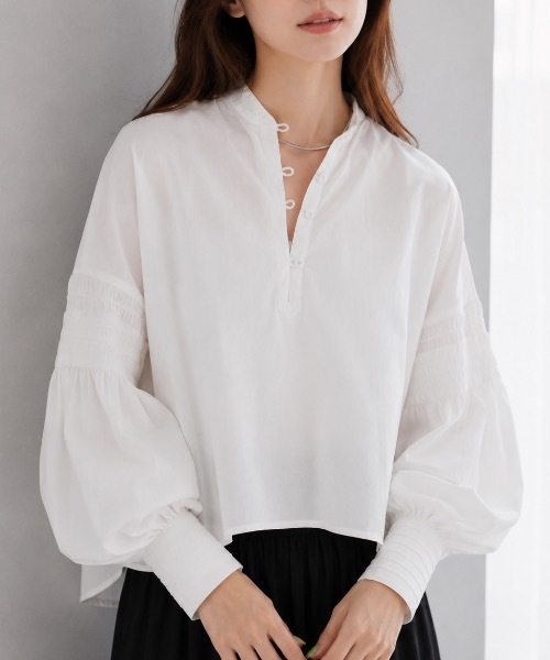 Muffiny(マフィニー)の「シャーリングボリュームスリーブブラウス【Indian Cotton】(シャツ/ブラウス・レディース・ブラック/サックスブルー/ピンク/オフホワイト・MEDIUM)」の1枚目の写真