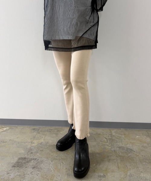 PROVOKE (プロヴォーク)の「FRILL HEM CROPPED KNIT PANTS(その他パンツ・レディース・ブラック/アイボリー・FREE)」の1枚目の写真