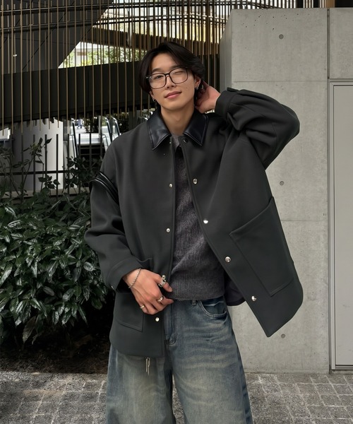 EMMA CLOTHES(エマクローズ)の「Melton Coverall Coat/メルトンカバーオールコート《カフェ店員"Haruto"コラボ》(ステンカラーコート・メンズ・チャコール/ブラック/ブラウン・M/L)」の2枚目の写真