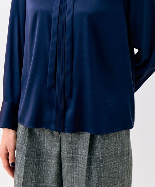 TOMORROWLAND collection(トゥモローランドコレクション)の「ウォッシャブルサテン ボウタイブラウス(シャツ/ブラウス・レディース・ホワイト/ブラウン/ダークブルー・36)」の14枚目の写真