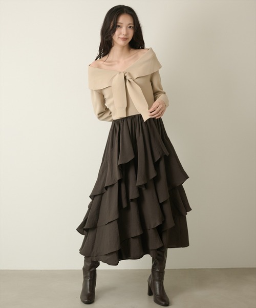 AND COUTURE(アンドクチュール)の「オフショルフリルドッキングワンピース(ワンピース・レディース・ベージュ/ブラウン・FREE)」の22枚目の写真