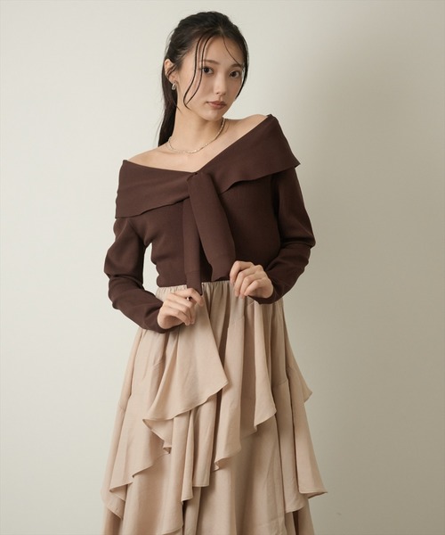 AND COUTURE(アンドクチュール)の「オフショルフリルドッキングワンピース(ワンピース・レディース・ベージュ/ブラウン・FREE)」の9枚目の写真