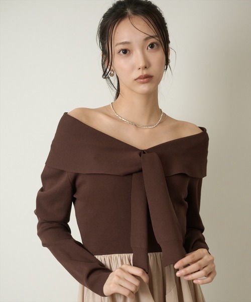 AND COUTURE(アンドクチュール)の「オフショルフリルドッキングワンピース(ワンピース・レディース・ベージュ/ブラウン・FREE)」の11枚目の写真
