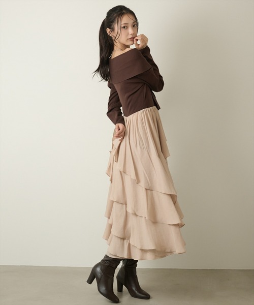 AND COUTURE(アンドクチュール)の「オフショルフリルドッキングワンピース(ワンピース・レディース・ベージュ/ブラウン・FREE)」の17枚目の写真