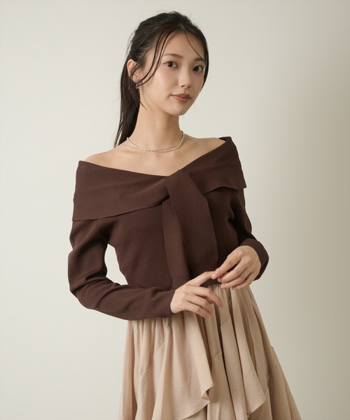 AND COUTURE(アンドクチュール)の「オフショルフリルドッキングワンピース(ワンピース・レディース・ベージュ/ブラウン・FREE)」の18枚目の写真