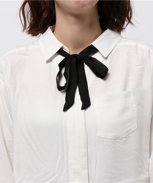 VENCEEXCHANGE（ヴァンスエクスチェンジ）の「ボウタイ付きレーヨン比翼シャツ （シャツ/ブラウス・レディース・レンガ/オフホワイト/ダークグリーン・MEDIUM）」の7枚目の写真