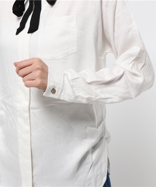 VENCEEXCHANGE（ヴァンスエクスチェンジ）の「ボウタイ付きレーヨン比翼シャツ （シャツ/ブラウス・レディース・レンガ/オフホワイト/ダークグリーン・MEDIUM）」の8枚目の写真