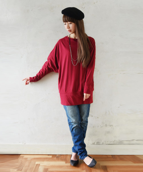 and it_(アンドイット)の「【日本製】シンプルカラーゆったりドルマンカットソー(Tシャツ/カットソー・レディース・ブラック/カーキ/モカ/オートミール/ネイビー/ロイヤルブルー/ホワイト/グリーン/レッド/イエロー/チャコールグレー/杢グレー/グレー系その他/ブルー系その他/ラベンダー・MEDIUM)」の15枚目の写真