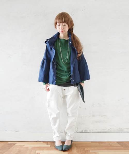and it_(アンドイット)の「【日本製】シンプルカラーゆったりドルマンカットソー(Tシャツ/カットソー・レディース・ブラック/カーキ/モカ/オートミール/ネイビー/ロイヤルブルー/ホワイト/グリーン/レッド/イエロー/チャコールグレー/杢グレー/グレー系その他/ブルー系その他/ラベンダー・MEDIUM)」の1枚目の写真