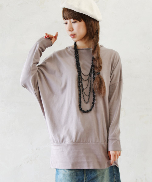 and it_(アンドイット)の「【日本製】シンプルカラーゆったりドルマンカットソー(Tシャツ/カットソー・レディース・ブラック/カーキ/モカ/オートミール/ネイビー/ロイヤルブルー/ホワイト/グリーン/レッド/イエロー/チャコールグレー/杢グレー/グレー系その他/ブルー系その他/ラベンダー・MEDIUM)」の7枚目の写真