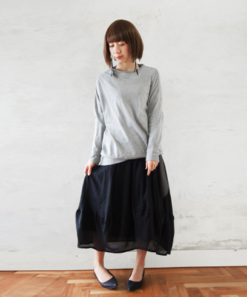 and it_(アンドイット)の「【日本製】シンプルカラーゆったりドルマンカットソー(Tシャツ/カットソー・レディース・ブラック/カーキ/モカ/オートミール/ネイビー/ロイヤルブルー/ホワイト/グリーン/レッド/イエロー/チャコールグレー/杢グレー/グレー系その他/ブルー系その他/ラベンダー・MEDIUM)」の17枚目の写真
