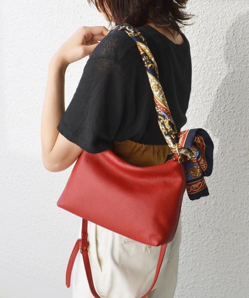 SHIPS(シップス)の「VIOLAd’ORO: スカーフレザーミニショルダー◇(ショルダーバッグ・レディース・レッド・ONE SIZE)」の3枚目の写真