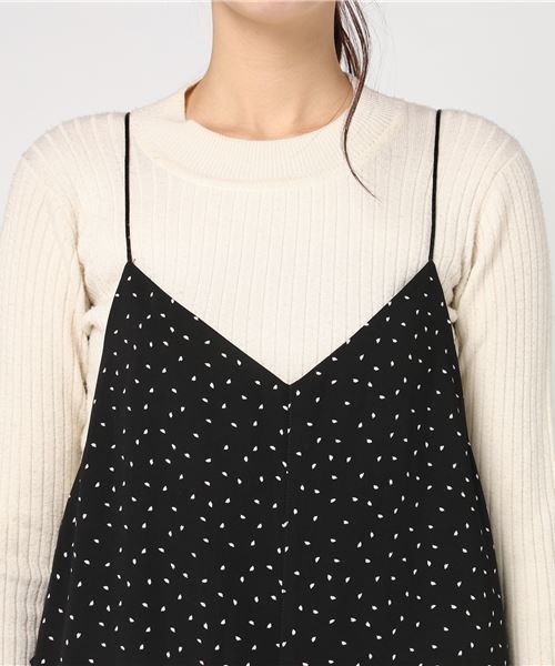 POU DOU DOU(プードゥドゥ)の「デシン花びらプリントオールインワン(つなぎ/オールインワン・レディース・ブラック/ネイビー・3)」の5枚目の写真