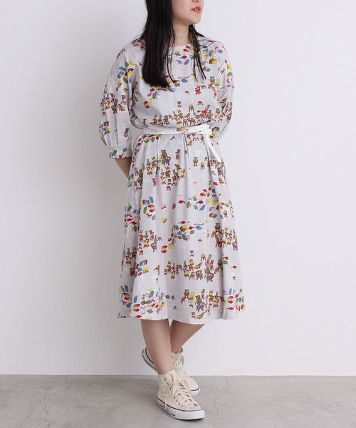 L Atelier Du Savon アトリエドサボン の イスと本の背比べプリント ワンピース ワンピース Wear