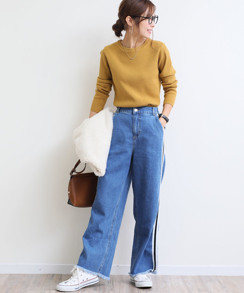 andme（アンドミー）の「サイドライン入りデニムワイドパンツ 裾