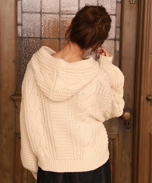 one after another NICE CLAUP（ワンアフターアナザーナイスクラップ）の「ケーブルニットパーカー（カーディガン/ボレロ・レディース・オフホワイト/モカ/ベージュ・FREE）」の10枚目の写真
